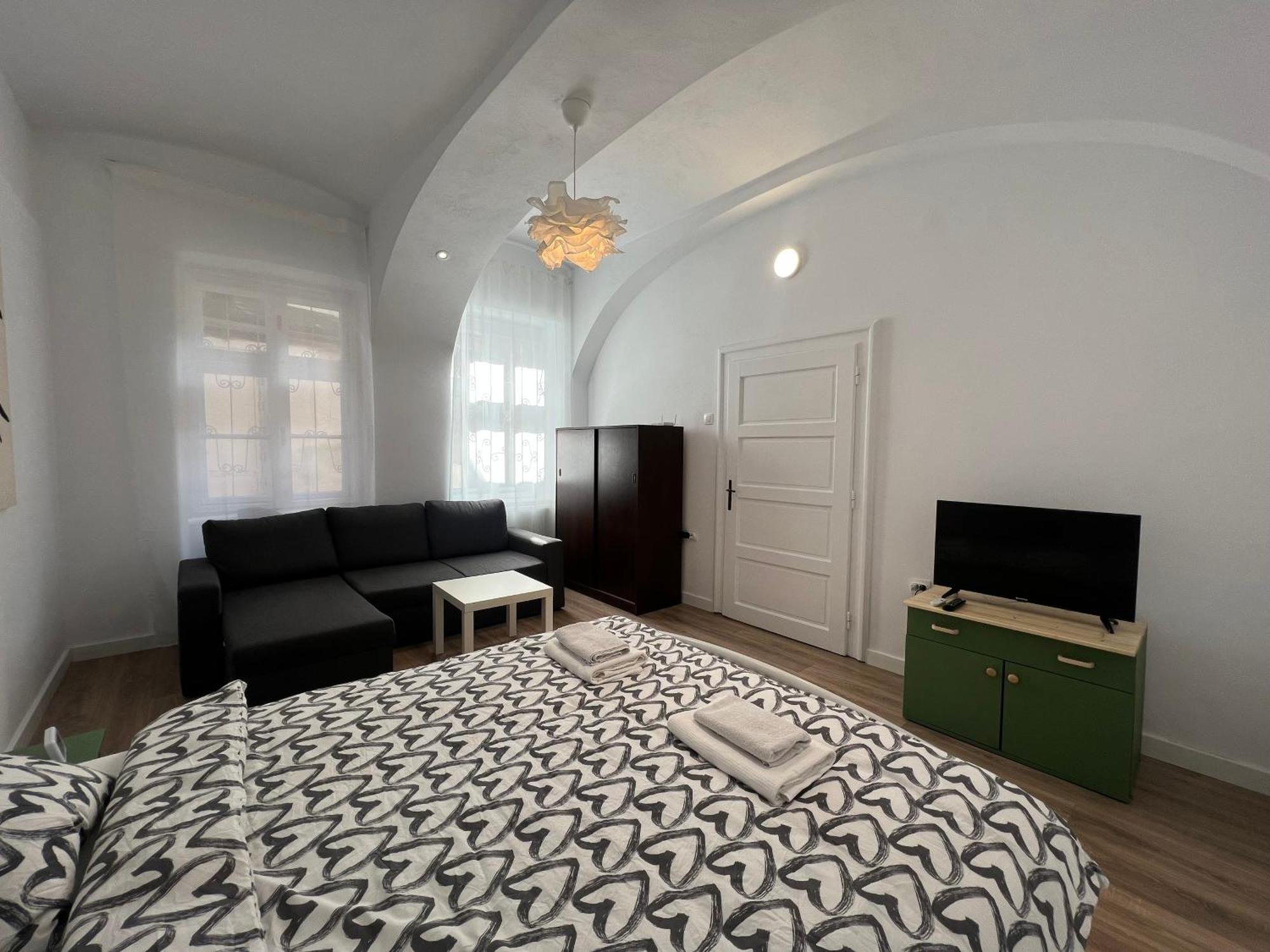 Cosy Home In The Heart Of Old Брашов Екстериор снимка